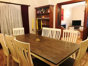 Adelaide's holiday home - Essbereich im Zimmer