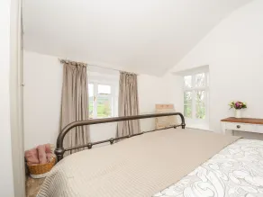 Skylarks - Room