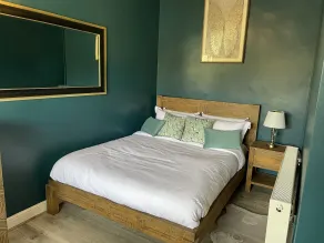 The Hole In The Wall - Room
