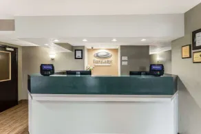 Econo Lodge Madison East - Hall