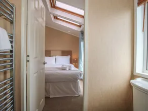Daisy - Room
