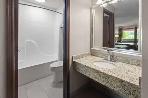 Super 8 by Wyndham Bridgeport/Clarksburg Area - Salle de bain