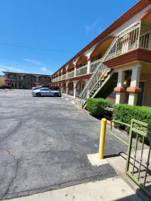 Delmonico Inn & Suites - Recepción