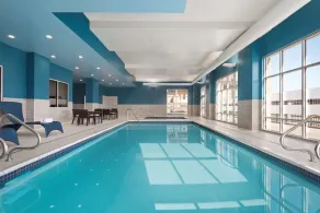 Hampton Inn & Suites by Hilton Kelowna Airport - Piscine