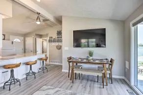 Lakefront Bellevue Home: Private Beach & Fire Pit! - Innvendig