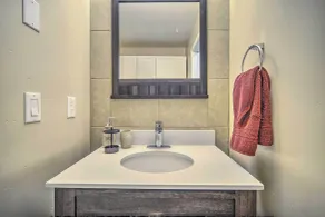 Walk to Downtown & Coast Trail: Condo in Anchorage - Interiør