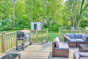 2 Mi to Lake Michigan: Pet-friendly Sawyer Apt - Interiör