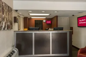 Red Roof Inn PLUS+ St. Louis - Forest Park / Hampton Ave. - Hall