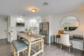 Walk to Train! Updated Apt in Huntington Station - Interiør