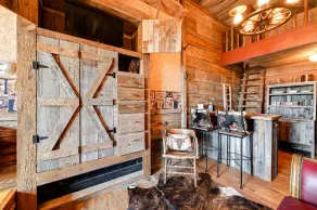 Western-themed Decatur Studio on Main Street! - Interior