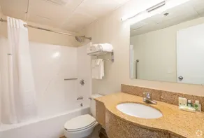 Residences at Solomon Pond - Salle de bain