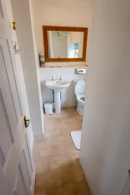 Aarondale Guest House - Baño