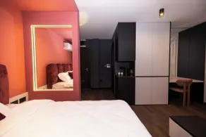 Kron - Room