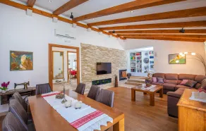 Amazing Home in Topolo with Hot Tub, Sauna & WiFi - Soggiorno