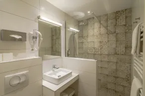 Hôtel l'Aragon à 50m de la cité de Carcassonne - Bathroom
