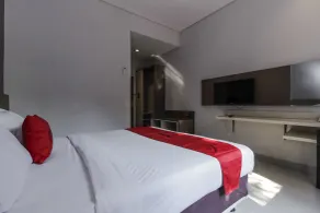RedDoorz near Goa Sunyaragi - Room