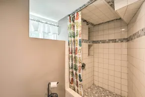Garden-level Millburn Apt - Walk to Transit! - Bathroom