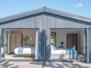 Isca Lodge - With Decking - Rum