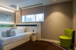 Hub By Premier Inn London City Bank - Room