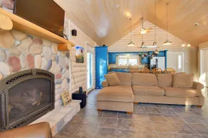 Camp Lake Cabin: Lakefront & Pet Friendly! - Innenbereich