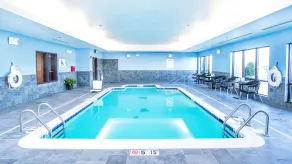 Holiday Inn Express & Suites Elkton - University Area by IHG - Piscine