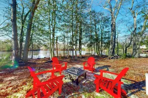 3BR Riverfront Home w/ Kayaks & Game Room - Innvendig