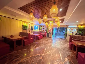 Hotel Prince Plaza with Swimming Pool - Restaurant