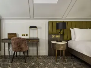 100 Queen's Gate Hotel London Kensington, Curio Collection by Hilton - Room