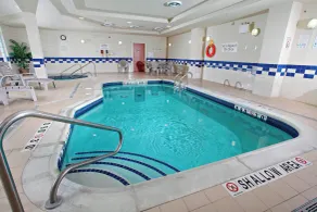 Fairfield by Marriott Inn & Suites Sudbury - Piscine