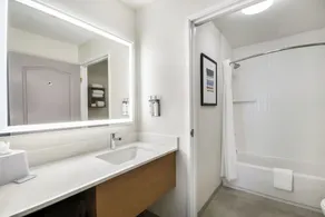 Staybridge Suites Detroit North - Royal Oak by IHG - Badezimmer
