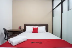 RedDoorz near Eka Hospital BSD City - Værelse