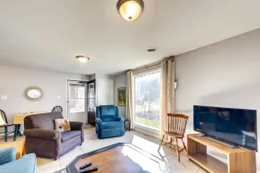 Pet-Friendly Youngstown Cottage w/ Yard - Intérieur