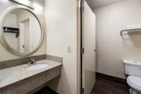 Red Roof Inn Murfreesboro - Bathroom