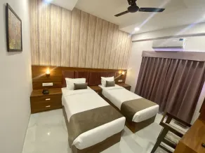 Hotel Mumbai House-LIG Behind CHL Hospital - Room