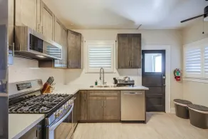 Sunny Turlock Cottage: Walk to Downtown! - Interiör