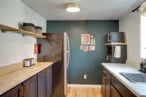 Unit 5: 1-br w/ Workspace, Quick Hospital Run - Innenbereich