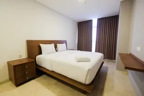 Best Choice Modern 2BR L'Avenue Apartment By Travelio - Rum