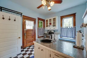 Dtwn Victorian Home - 1 Mi to Lake Michigan Beach! - Interiör