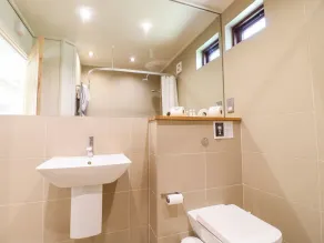 Brooke - Baño