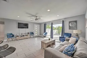 Remodeled Naples Getaway w/ Pool ~ 1 Mi to Beach! - Interiør