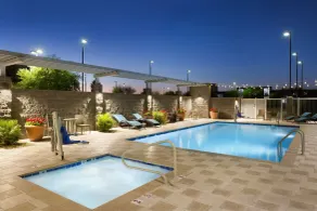 Home2 Suites by Hilton Glendale - Westgate - Piscine