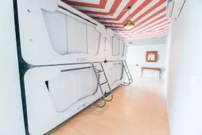 Seaview Capsule Hotel - Chambre