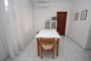 Appartamenti Arcobaleno - Essbereich im Zimmer