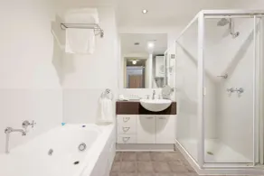 Ringwood Royale - Bathroom