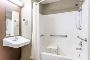Microtel Inn & Suites by Wyndham Macon - Salle de bain