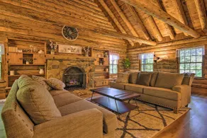 Secluded Cabin w/ Spacious Kitchen & Dining Area! - Interiör
