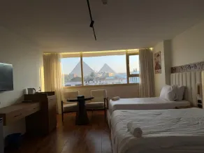 Superior Pyramids View - Habitación