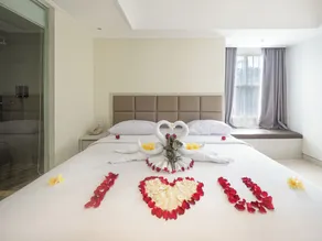 Alron Hotel Kuta - Room