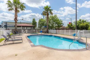 Microtel Inn & Suites by Wyndham Kingsland Naval Base I-95 - Piscine