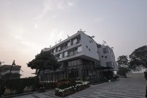 Moolchand Resort - Image 1